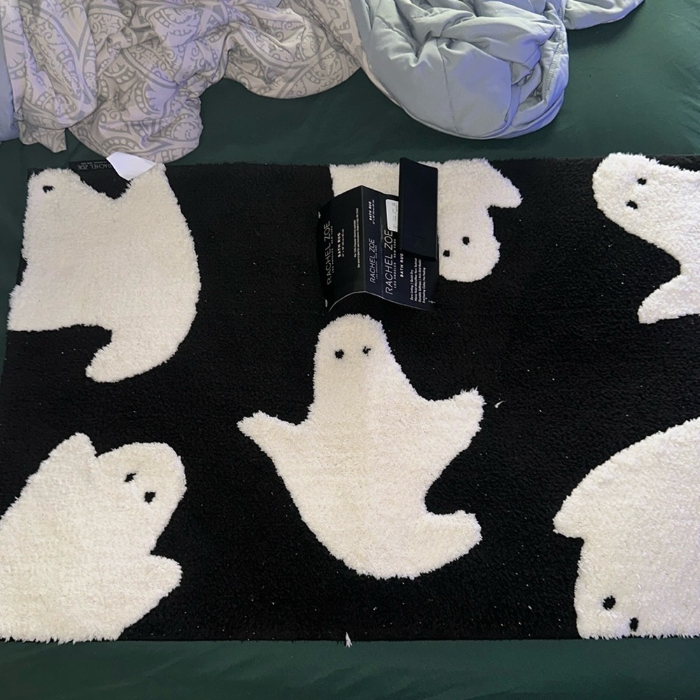 Rachel Zoe Halloween bath rug haunted house black and white ghost 👻👻👻